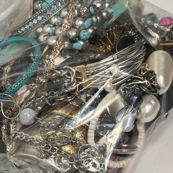 Vintage to Modern Jewelry Lot All Wearable, Resell -No Junk- 4 pounds - See Pics - Picture 6 of 9